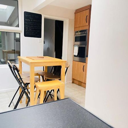 Lovely Dog Friendly, 3 Bed Home Sleeps 8, With Parking & Fenced Garden Work Contractor Leisure, Jasper Cambridge-i reptér Kültér fotó