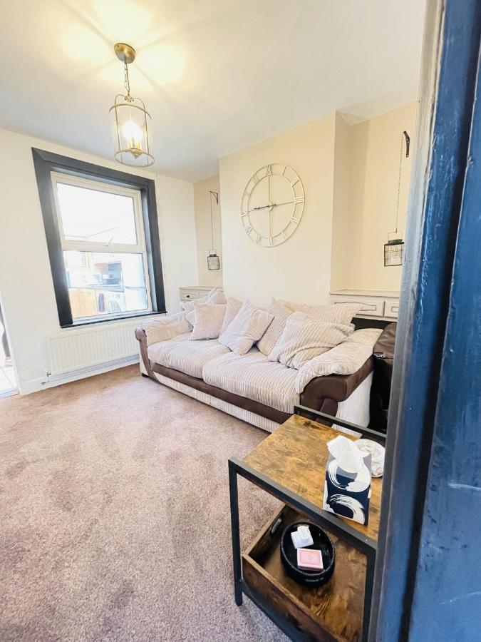 Lovely Dog Friendly, 3 Bed Home Sleeps 8, With Parking & Fenced Garden Work Contractor Leisure, Jasper Cambridge-i reptér Kültér fotó