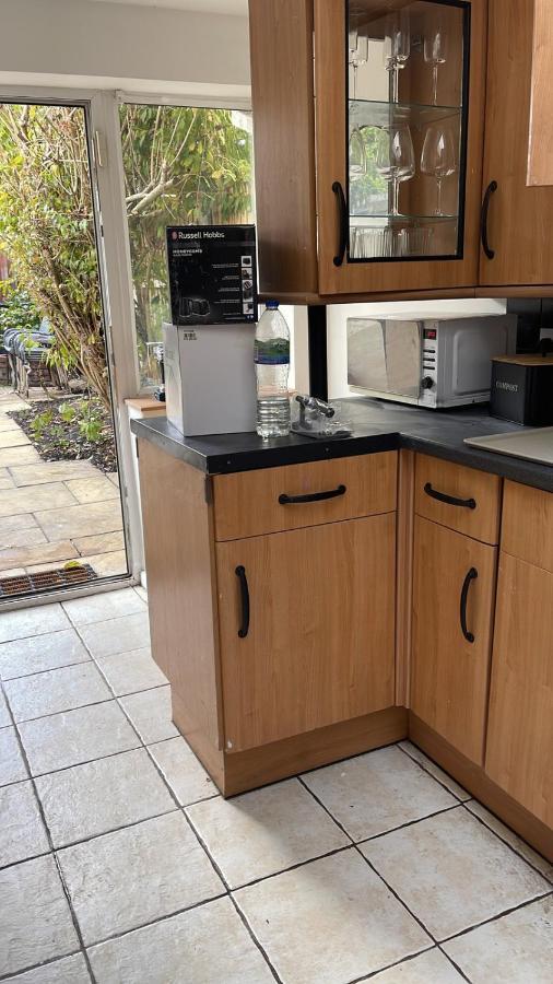 Lovely Dog Friendly, 3 Bed Home Sleeps 8, With Parking & Fenced Garden Work Contractor Leisure, Jasper Cambridge-i reptér Kültér fotó