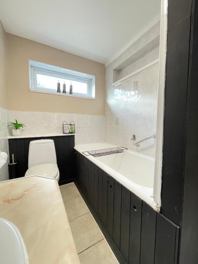 Lovely Dog Friendly, 3 Bed Home Sleeps 8, With Parking & Fenced Garden Work Contractor Leisure, Jasper Cambridge-i reptér Kültér fotó