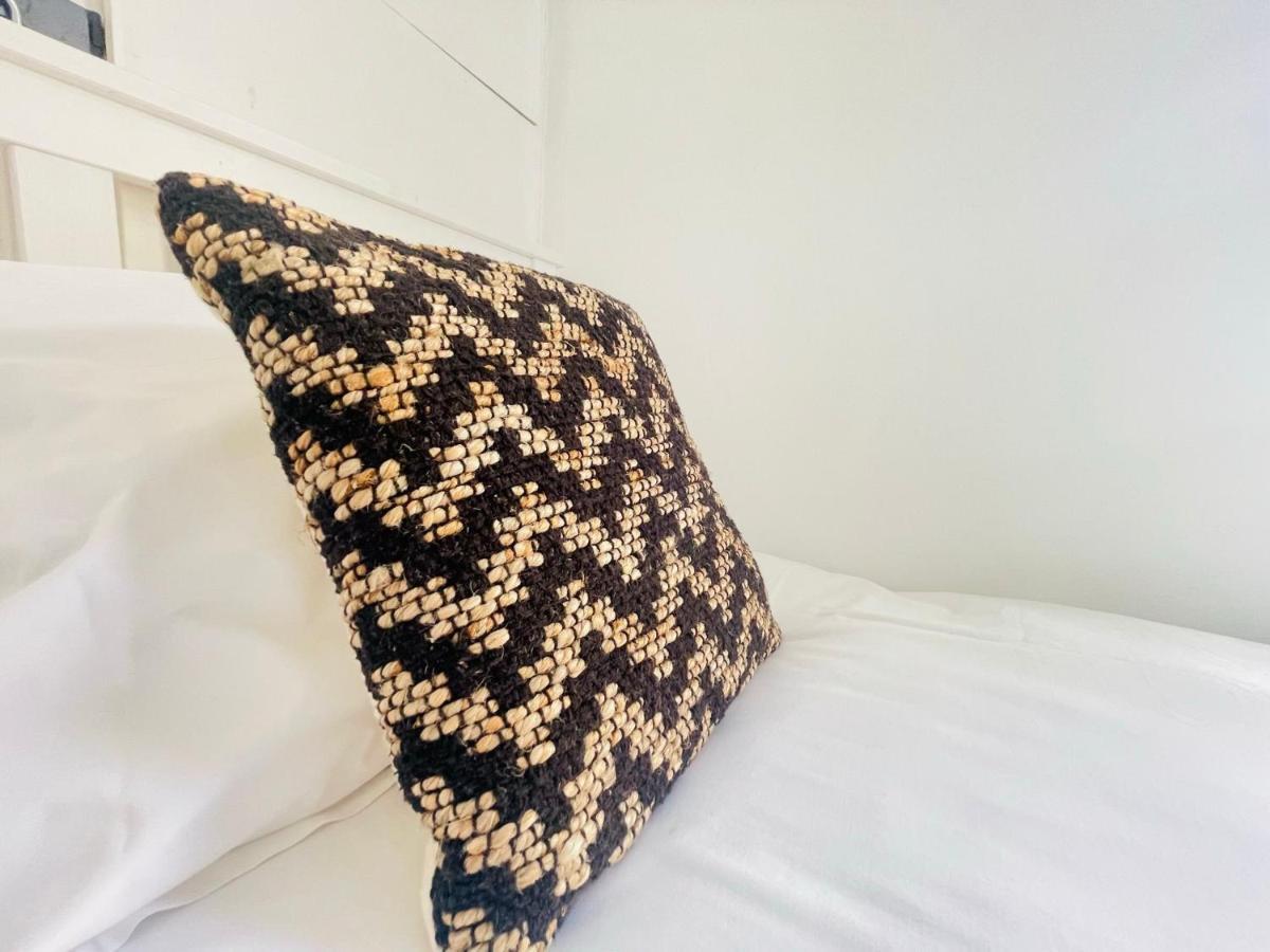 Lovely Dog Friendly, 3 Bed Home Sleeps 8, With Parking & Fenced Garden Work Contractor Leisure, Jasper Cambridge-i reptér Kültér fotó