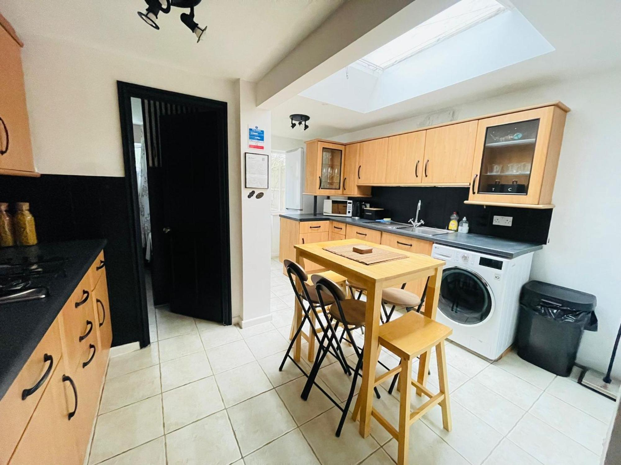 Lovely Dog Friendly, 3 Bed Home Sleeps 8, With Parking & Fenced Garden Work Contractor Leisure, Jasper Cambridge-i reptér Kültér fotó