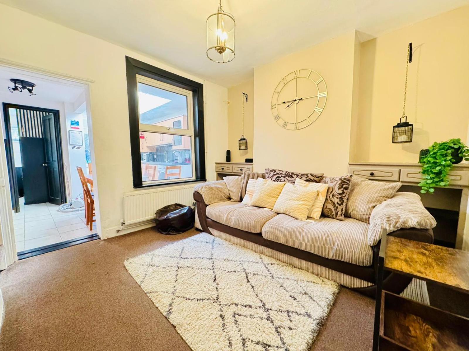 Lovely Dog Friendly, 3 Bed Home Sleeps 8, With Parking & Fenced Garden Work Contractor Leisure, Jasper Cambridge-i reptér Kültér fotó
