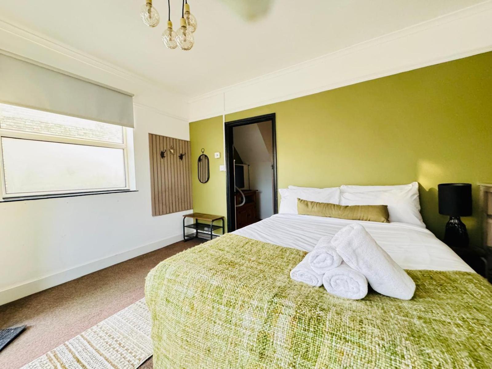 Lovely Dog Friendly, 3 Bed Home Sleeps 8, With Parking & Fenced Garden Work Contractor Leisure, Jasper Cambridge-i reptér Kültér fotó
