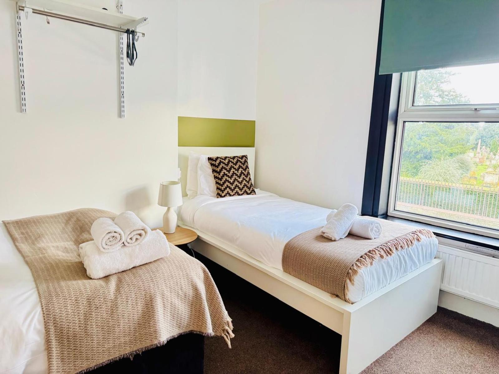 Lovely Dog Friendly, 3 Bed Home Sleeps 8, With Parking & Fenced Garden Work Contractor Leisure, Jasper Cambridge-i reptér Kültér fotó