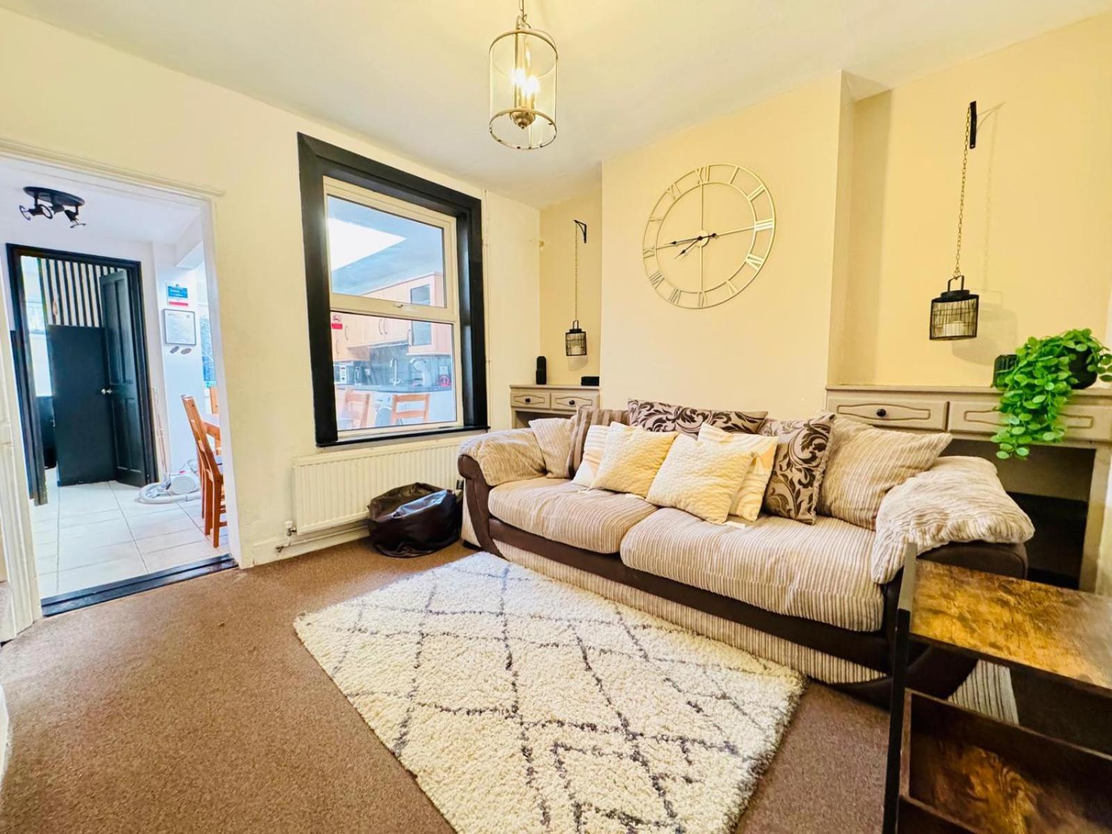 Lovely Dog Friendly, 3 Bed Home Sleeps 8, With Parking & Fenced Garden Work Contractor Leisure, Jasper Cambridge-i reptér Kültér fotó