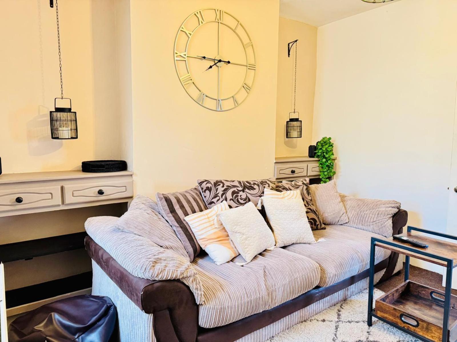 Lovely Dog Friendly, 3 Bed Home Sleeps 8, With Parking & Fenced Garden Work Contractor Leisure, Jasper Cambridge-i reptér Kültér fotó