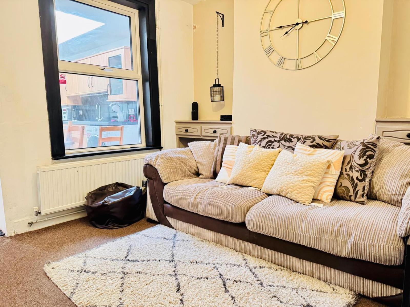 Lovely Dog Friendly, 3 Bed Home Sleeps 8, With Parking & Fenced Garden Work Contractor Leisure, Jasper Cambridge-i reptér Kültér fotó